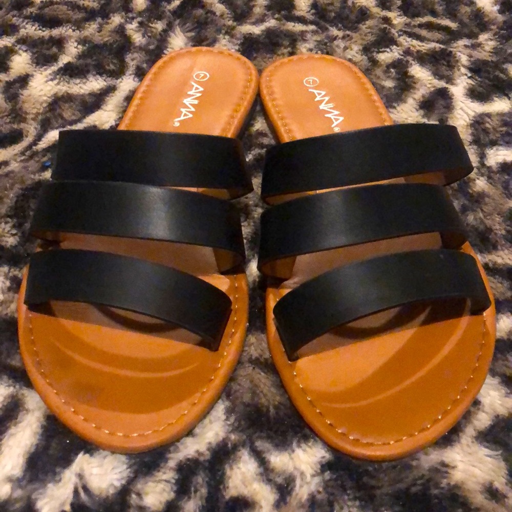 Cute Black Strappy sandals